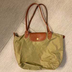 Barely used beautiful olive green Longchamp purse